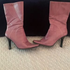 Amanda Smith Size 7.5M. Mauve high heeled boots. Used.